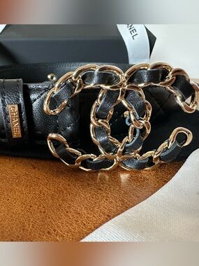 CHANEL Black Quilted Leather Belt with Gold Chain-Textured CC Buckle